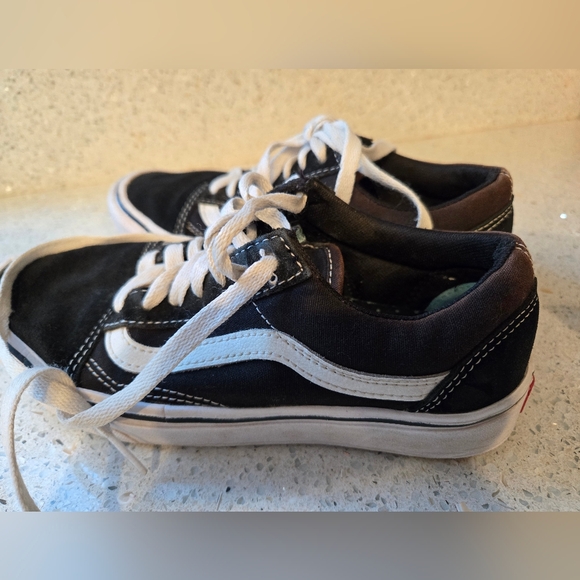 Vans Youth Black and White High-Top Sneakers, size 4.5 - Picture 3 of 8